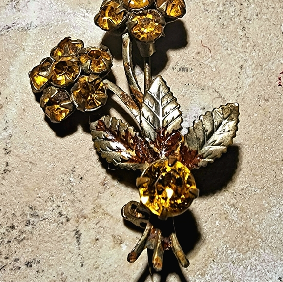 OOAK Vintage 1960s fairycore cottagecore faceted yellow/orange flowers brooch - Picture 3 of 6